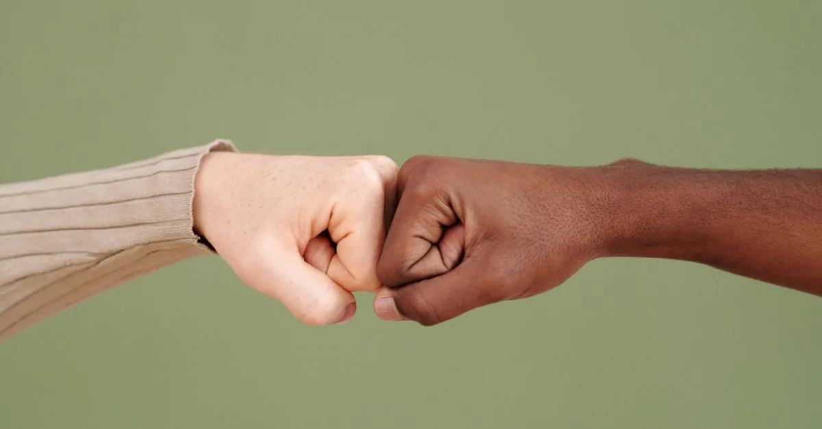 découvrez des stratégies efficaces de résolution de conflits pour améliorer la communication et restaurer l'harmonie dans vos relations personnelles et professionnelles.