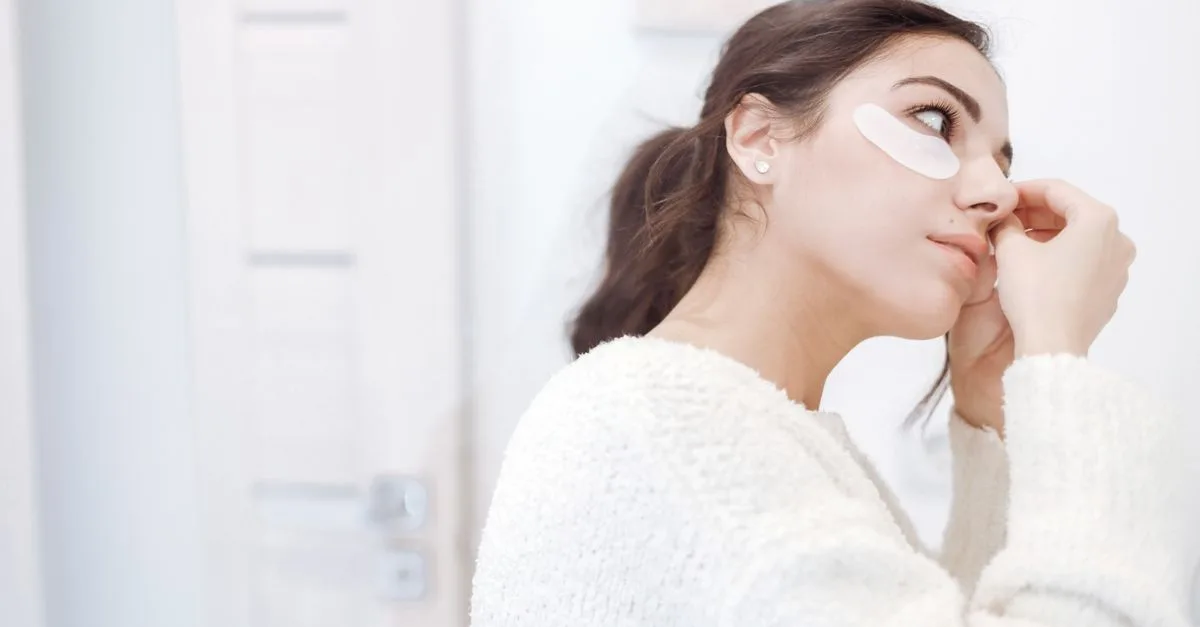 découvrez comment hydrater et revitaliser le contour des yeux déshydraté pour un regard frais et éclatant.
