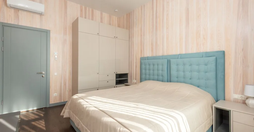 optimisez l'espace avec des solutions de rangement adaptées aux petites chambres pour un intérieur organisé et fonctionnel.